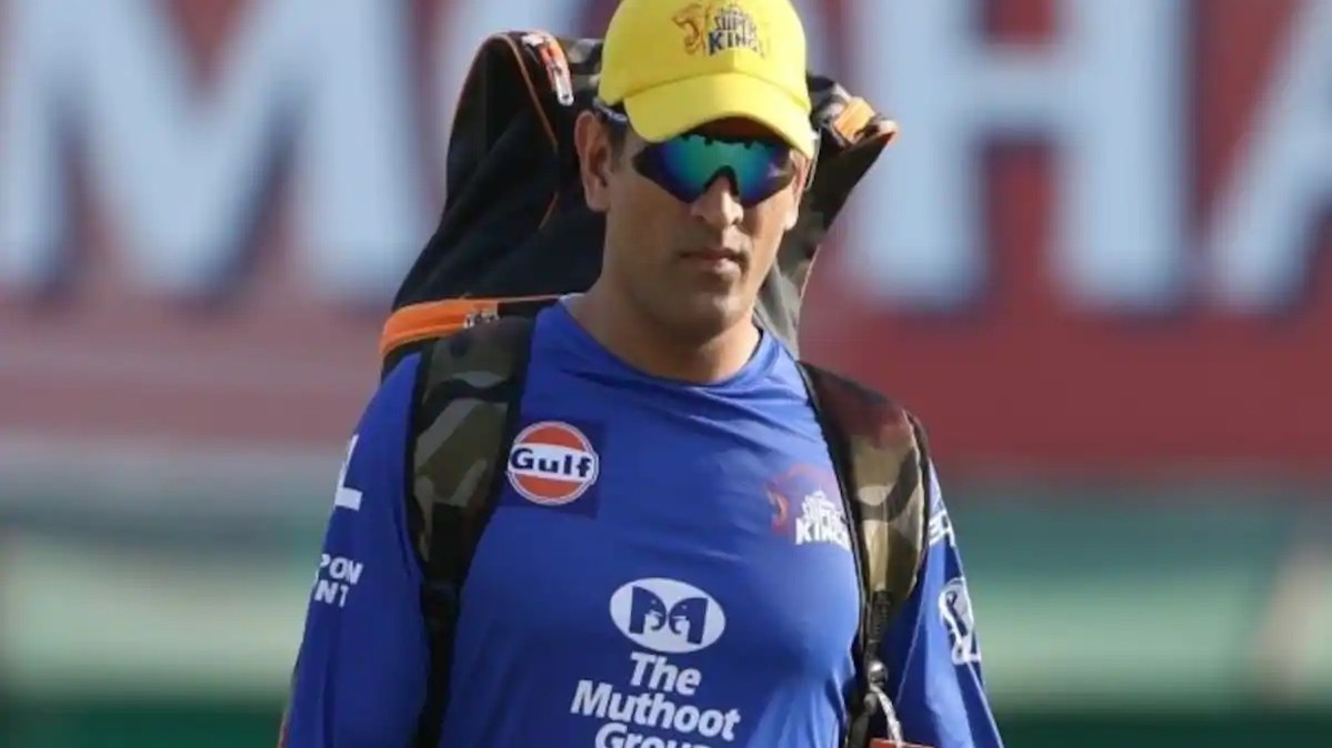 MS Dhoni fans counter rumormongers by trending #DhoniNeverTires on Twitter