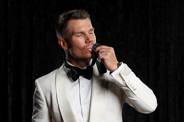 Warner poses with Allan Border Medal | Getty Images