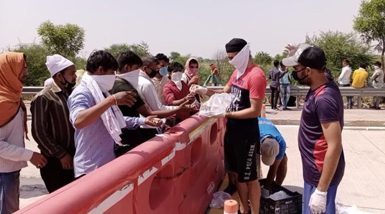 Tajinder Singh Dhillon distributed food and water to many migrants (Pic. Source: KXIP website)