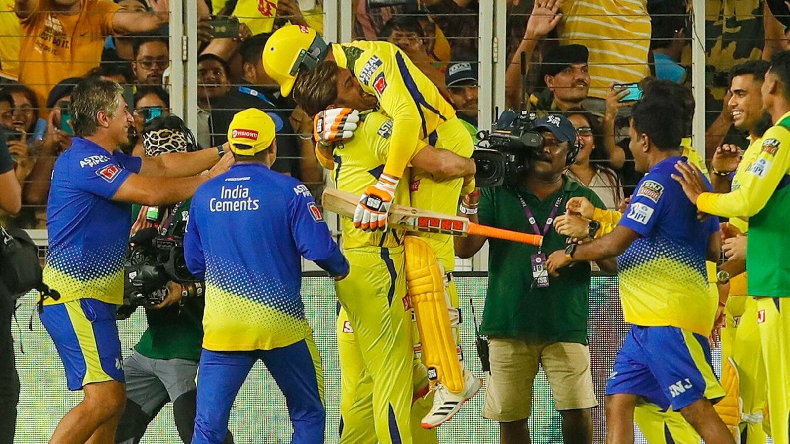 Iconic image of MS Dhoni lifting Ravindra Jadeja after he hit winning runs for CSK | BCCI-IPL