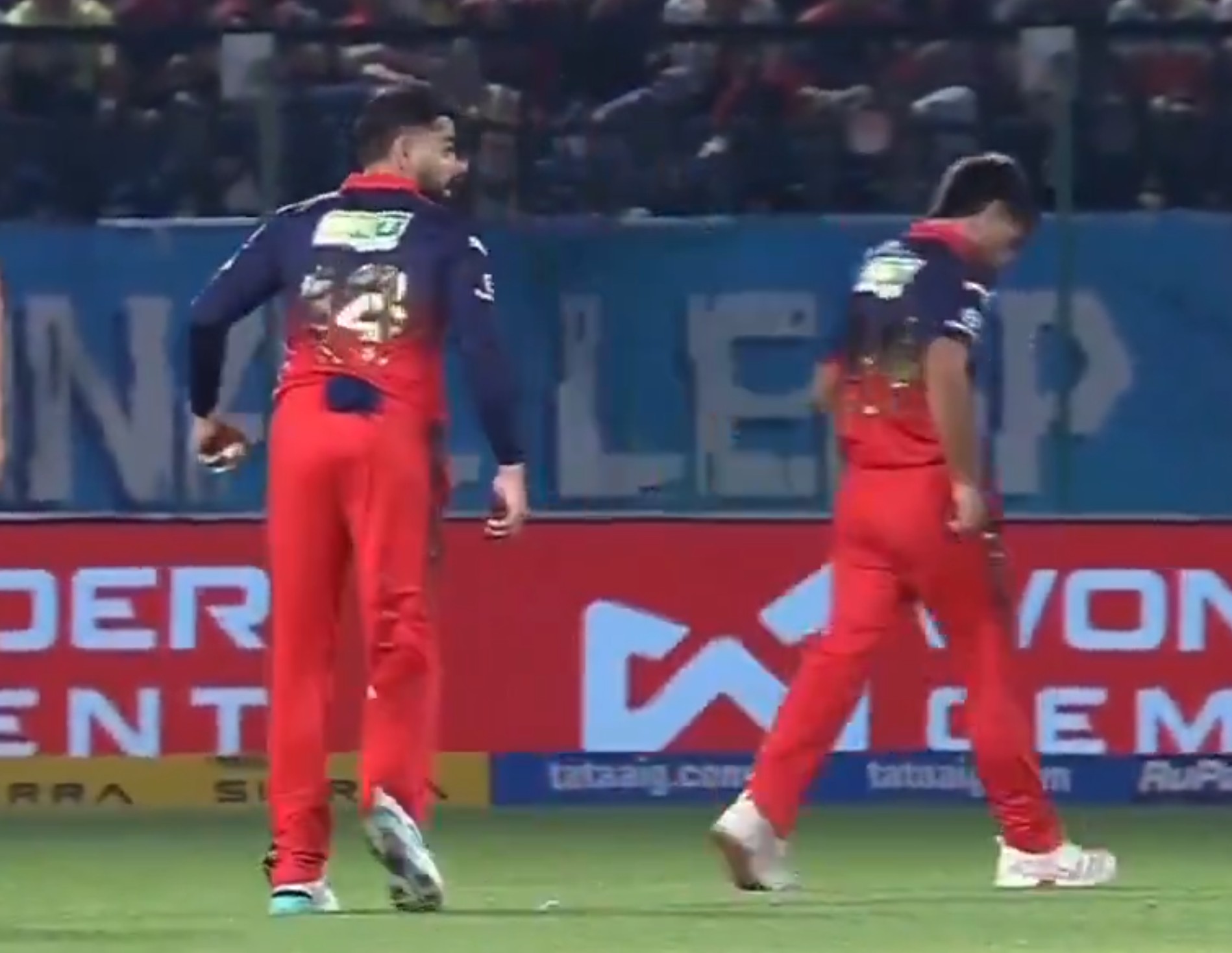 Virat Kohli marked his run-up getting fans hope high that he was going to bowl | X