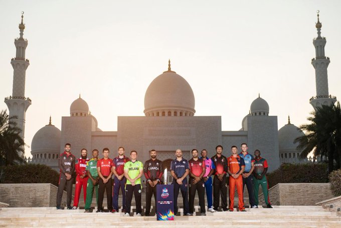 Captains of 14 teams with ICC T20 World Cup Qualifier trophy (Pic. Source: T20 World Cup/Twitter)