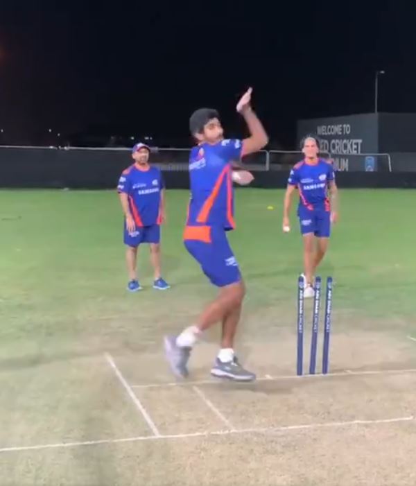 Bumrah imitates bowling action of another bowler, possibly Wasim Akram | MI Twitter