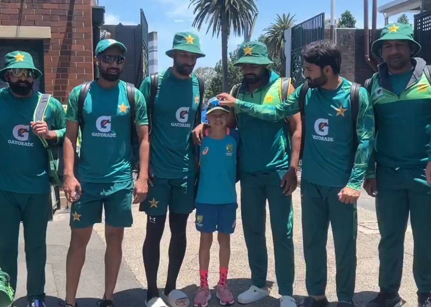 Will Symonds poses with Pakistani players | PCB X