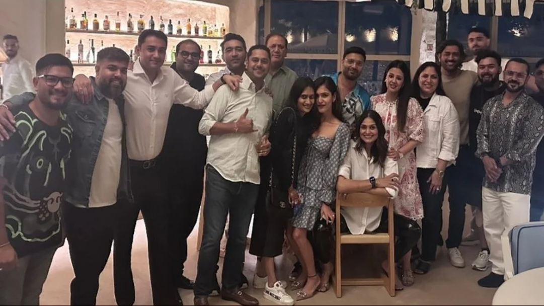 Rishabh Pant partying with MS Dhoni in Mumbai, photo goes viral on internet