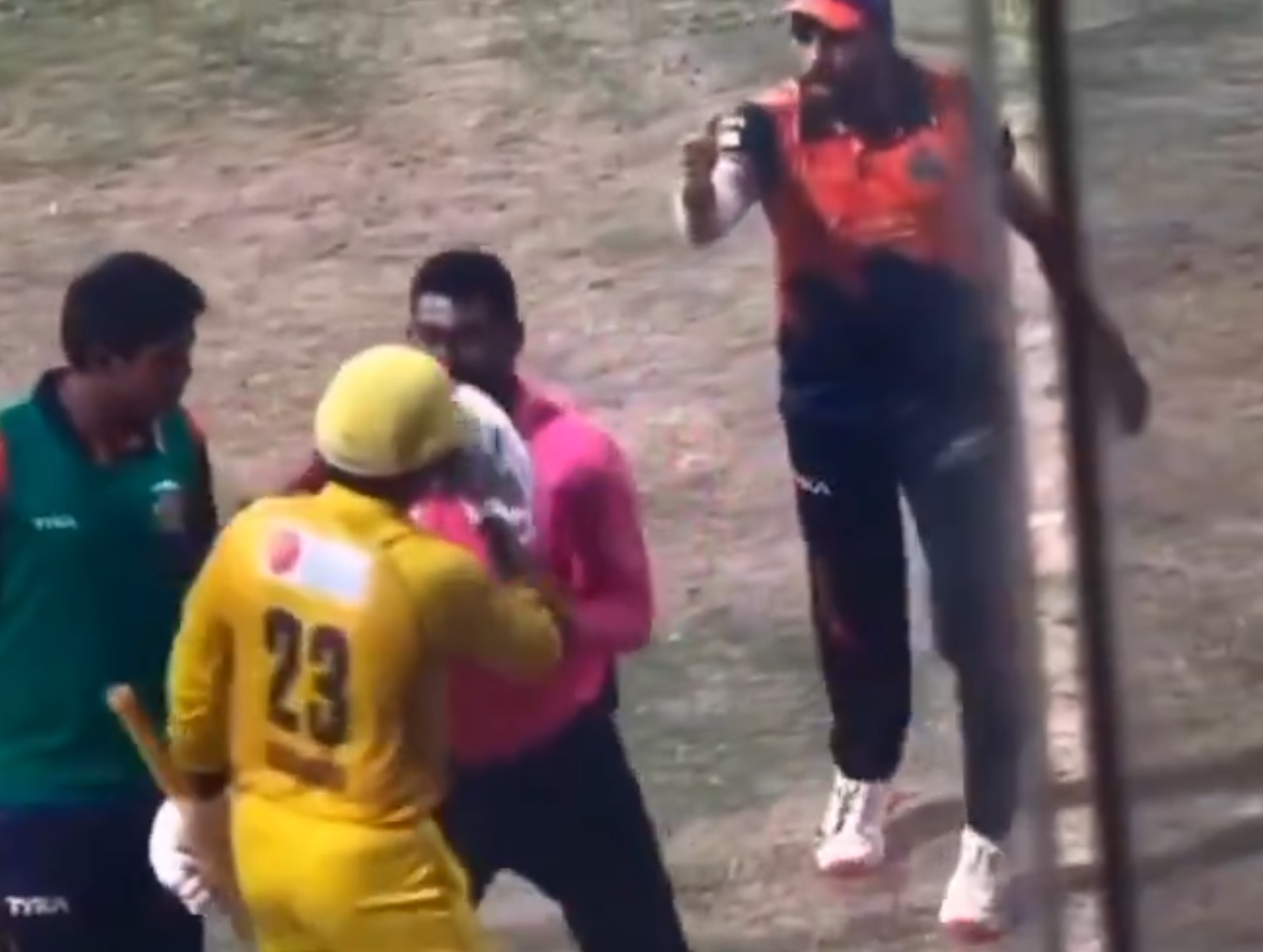 Players from two sides almost got to blows | X