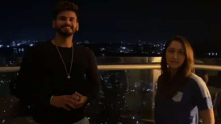 Shreyas Iyer performed a magic trick with his sister sometime back | Twitter