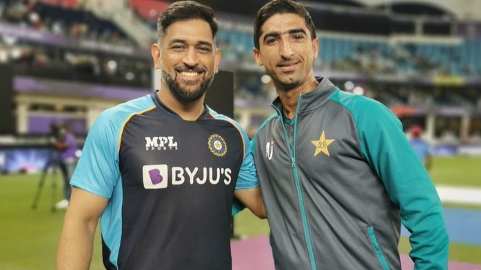 T20 World Cup 2021: Pakistan's Shahnawaz Dahani meets his 'dream player' MS Dhoni after Indo-Pak match 