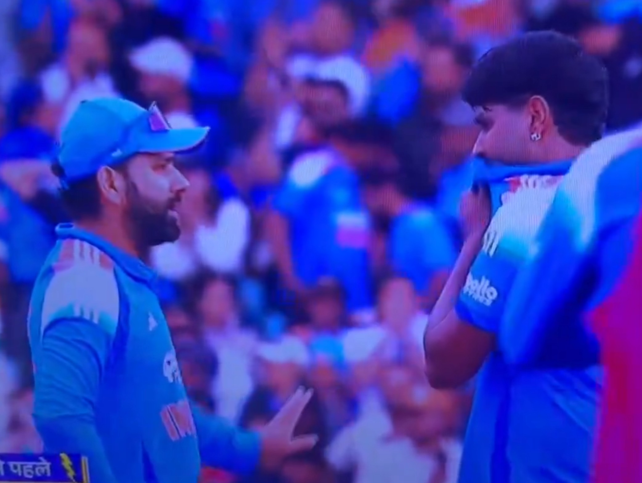 Rohit Sharma and Harshit Rana discussing field changes | X