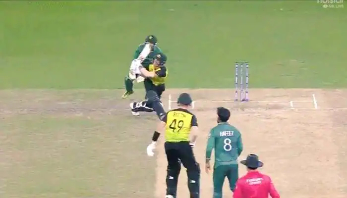 David Warner hit a double bounce ball for a six | Twitter