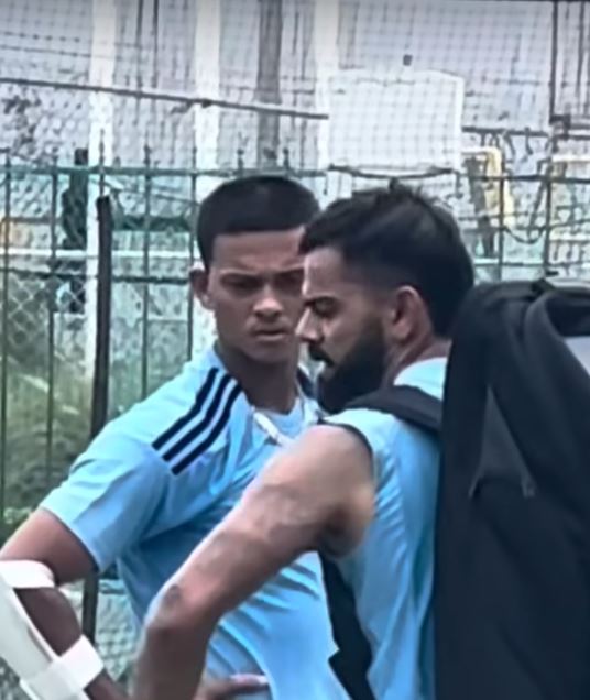 Jaiswal listening intently to Kohli | YouTube