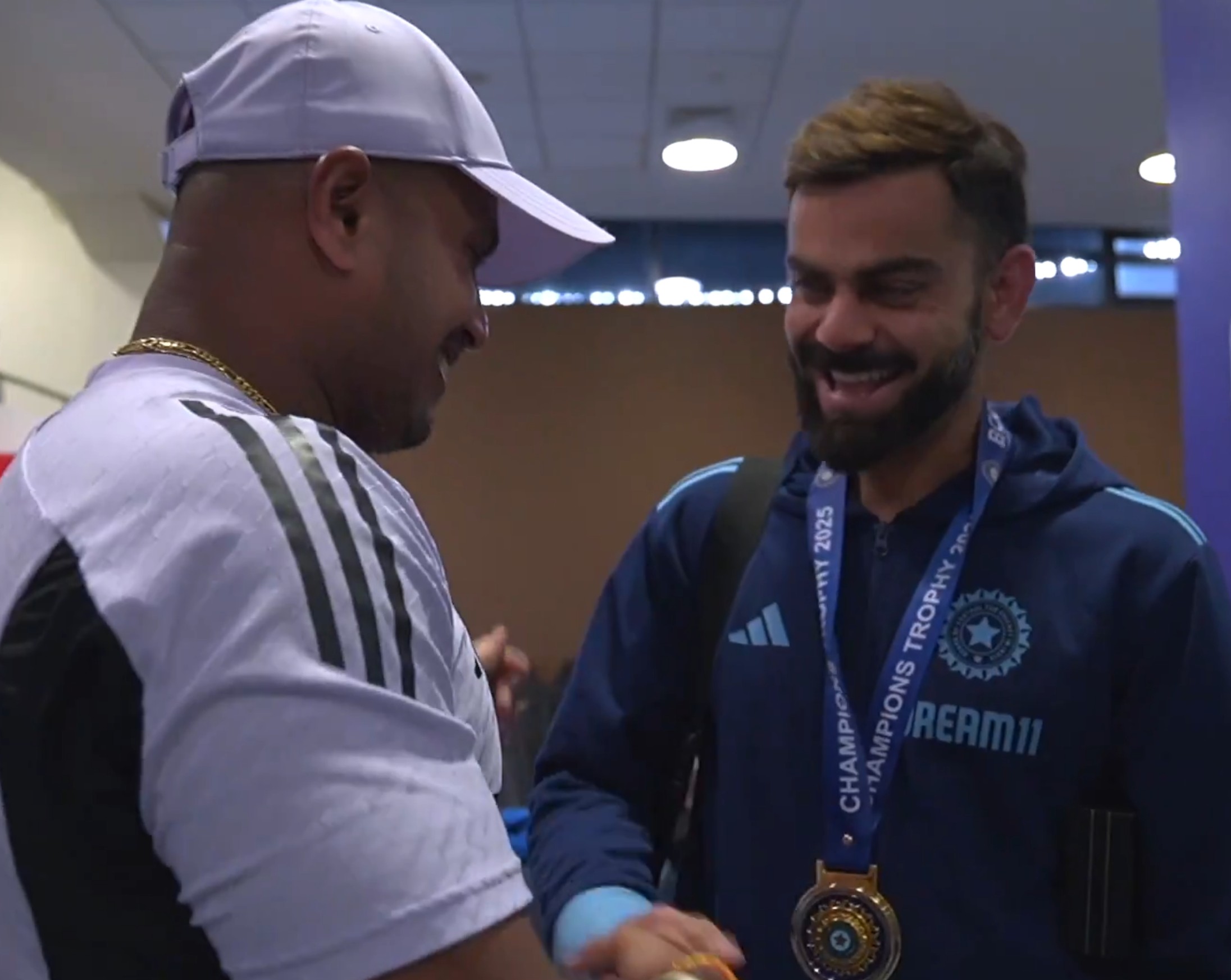 Virat Kohli receives Best Fielder medal  | BCCI