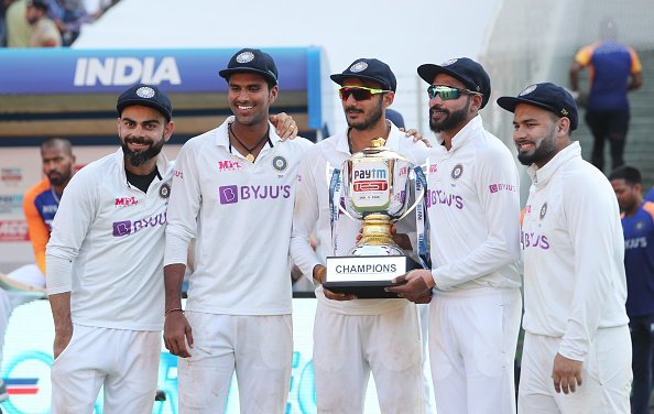 Virat Kohli posing with the youngsters | GETTY