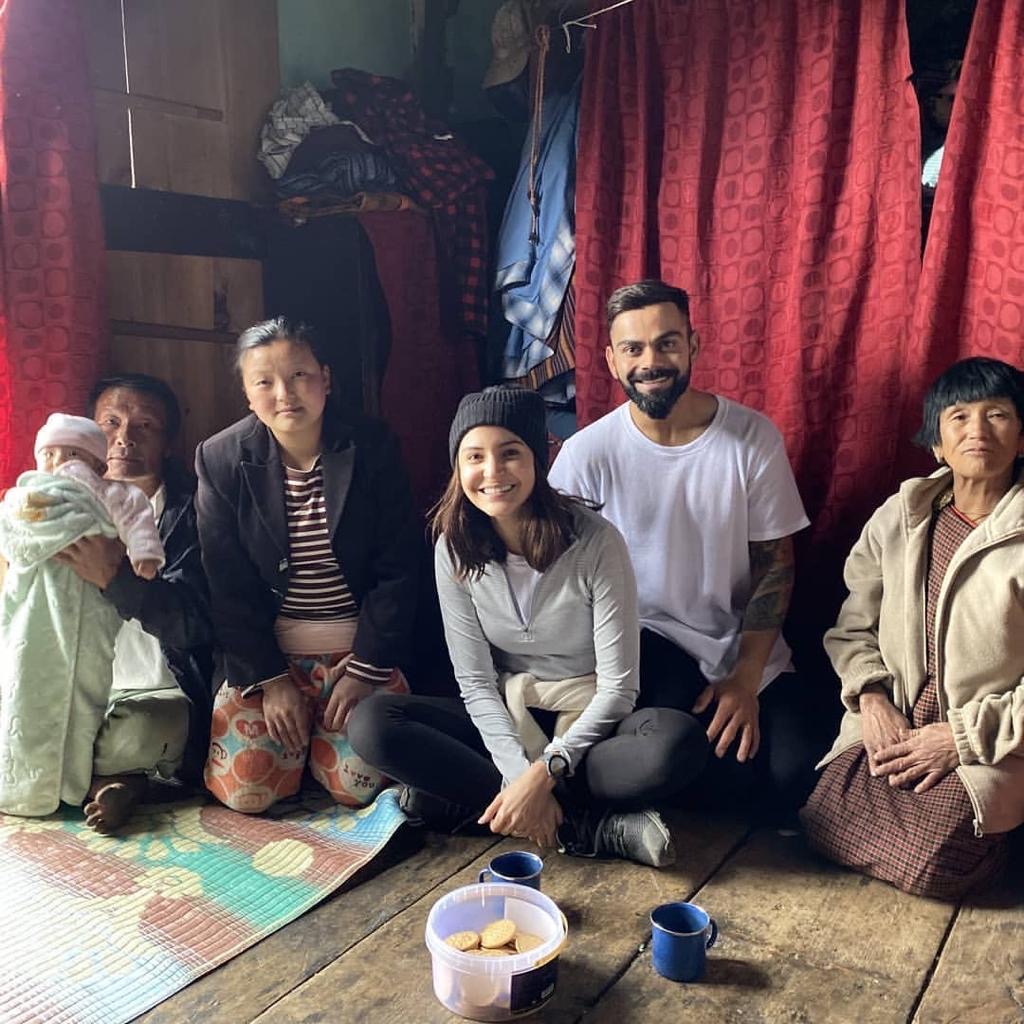 Anushka Sharma and Virat Kohli with the family where they had tea