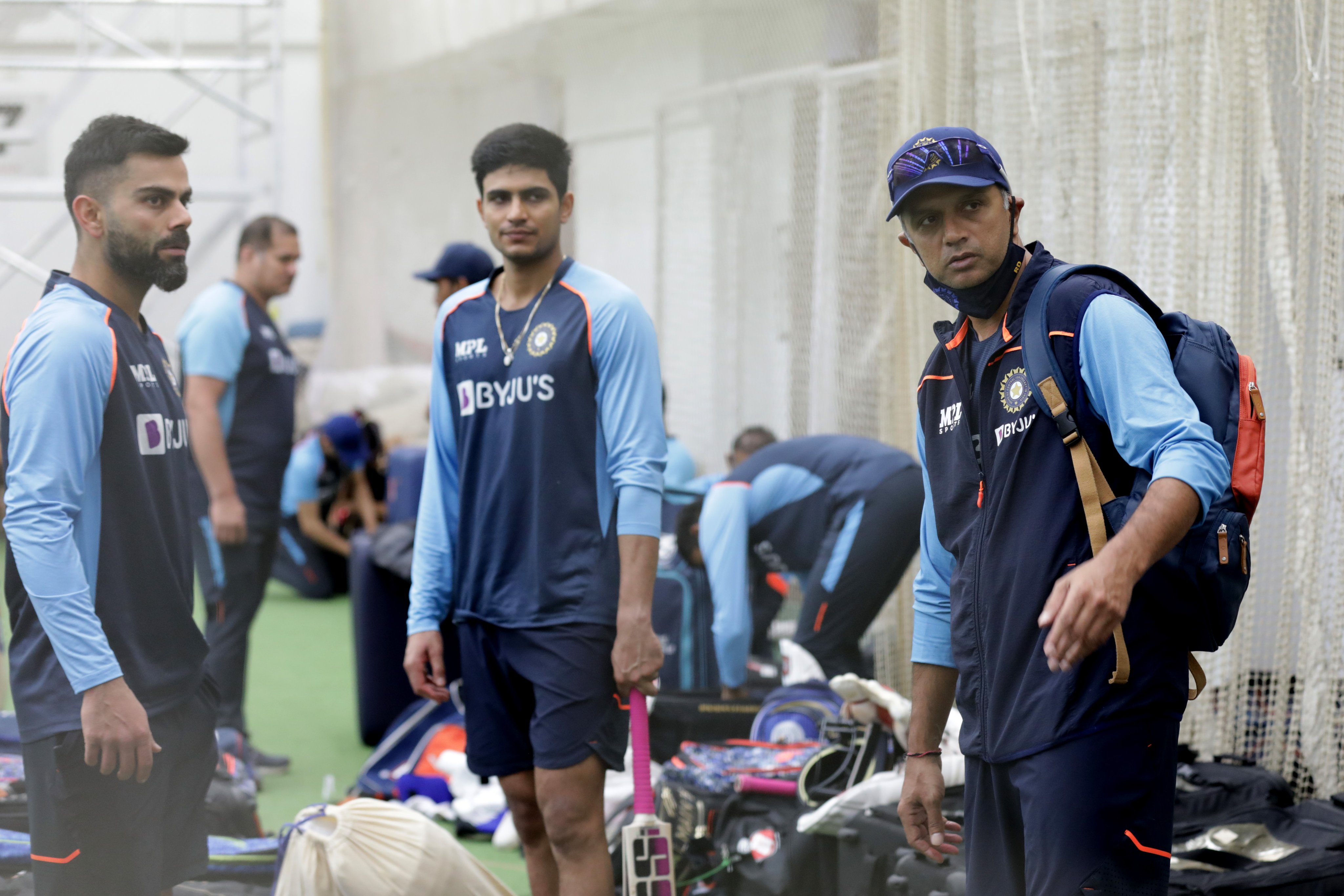 Kohli and Dravid converse while Shubman look on | BCCI Twitter