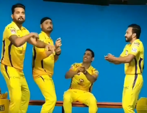 CSK players take part in the Janta Curfew | Twitter