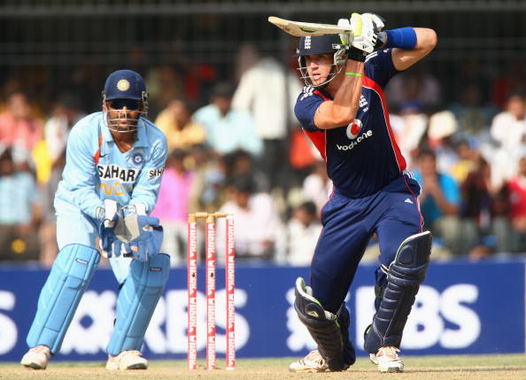 MS Dhoni and Kevin Pietersen | Getty