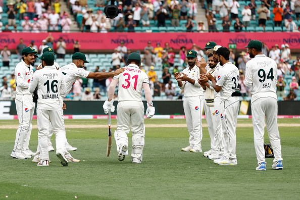 David Warner receiving a guard of honor from the Pakistan cricket team | Getty