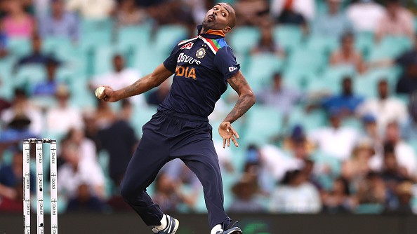AUS v IND 2020-21: Hardik Pandya bowls for the first time after injury; Twitterati applaud him
