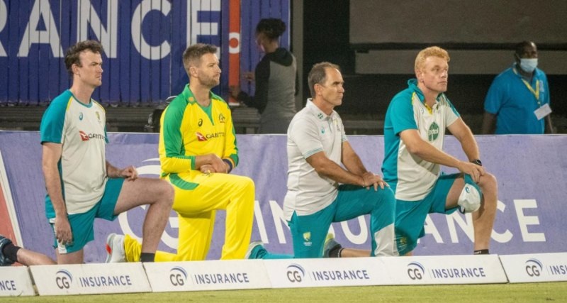 The Australian team takes a knee for the first time | CA