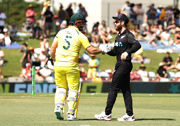 Kane Williamson shakes hands with Aaron Finch | Getty