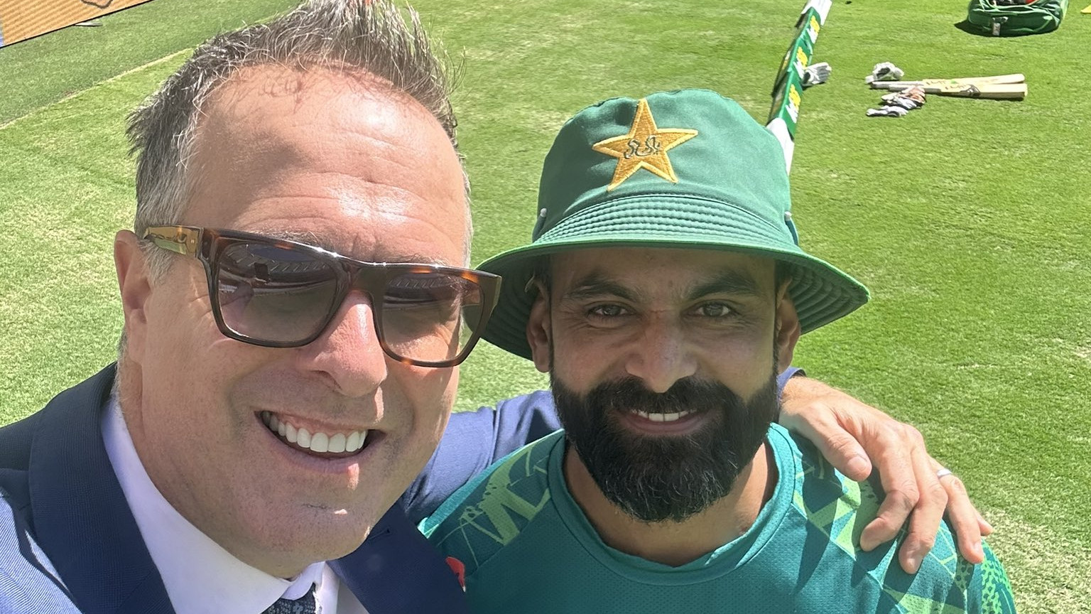 Michael Vaughan clicks a friendly selfie with Mohammad Hafeez weeks after social media spat