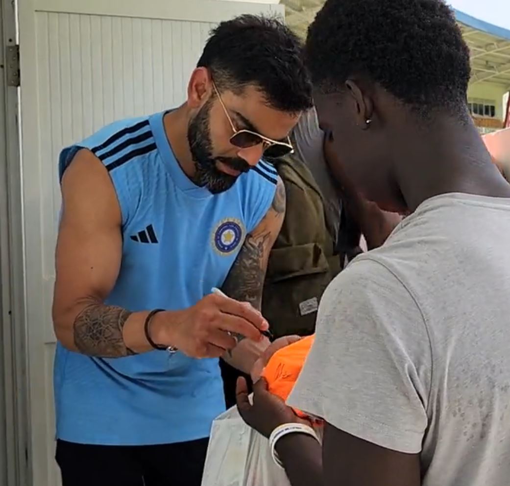 Kohli also signed caps and souvenirs for the fans | BCCI