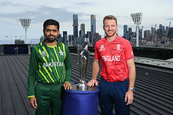 Babar Azam and Jos Buttler posing with the T20 World Cup 2022 trophy | Getty