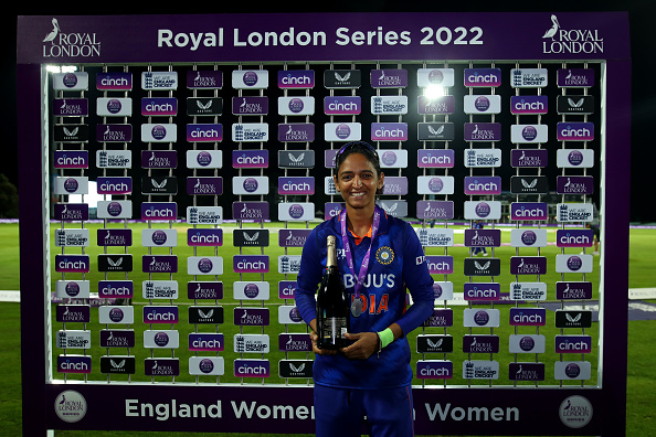 Harmanpreet Kaur with her Player of the Match award | Getty Images