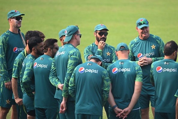 Mickey Arthur with Pakistani players | Getty Images