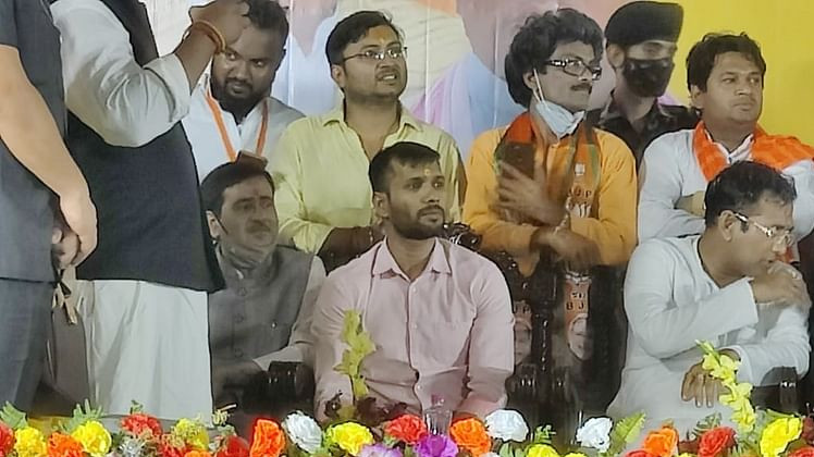 Former India cricketer Ashoke Dinda joins BJP ahead of West Bengal assembly election