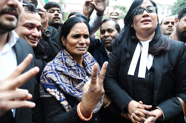 Nirbhaya's mother with her lawyer