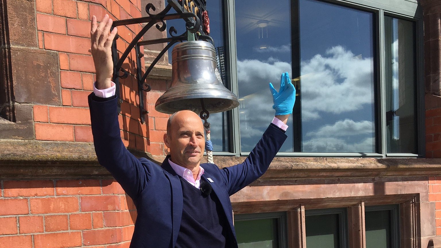 WATCH- Nasser Hussain calls ringing the bell at Old Trafford his best moment on the ground