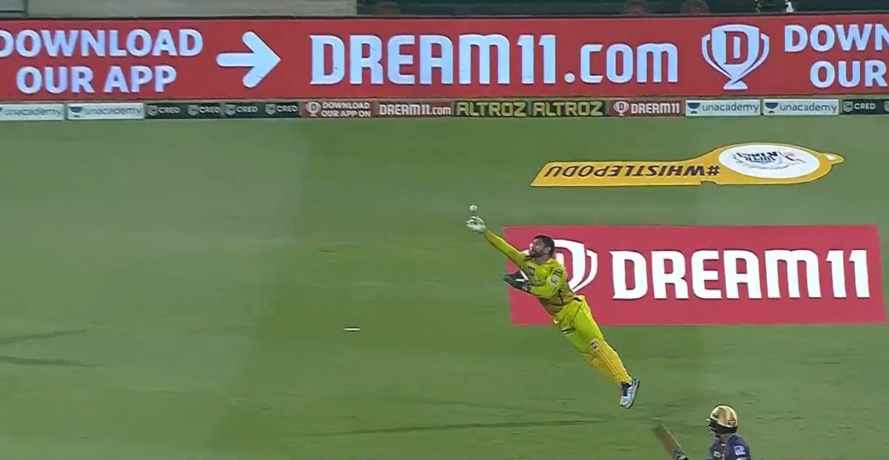 Dhoni dived at full length to his right | Screengrab
