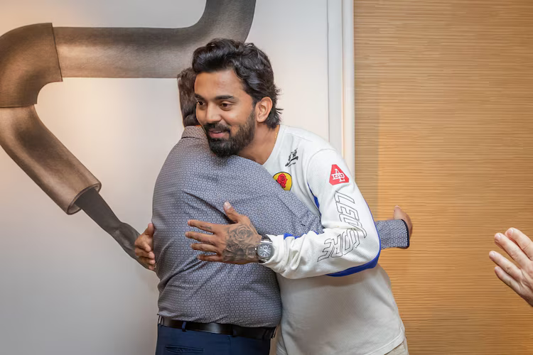 Sanjiv Goenka hugged KL Rahul after hosting him for dinner at his residence | X