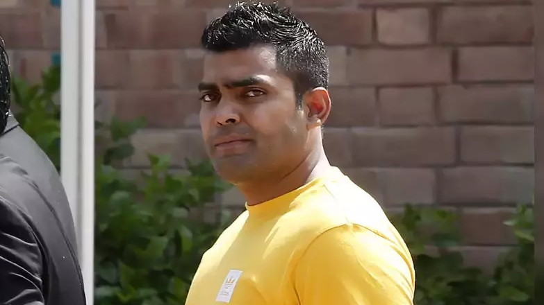 Umar Akmal involved in a brawl with two fans at his Karachi residence