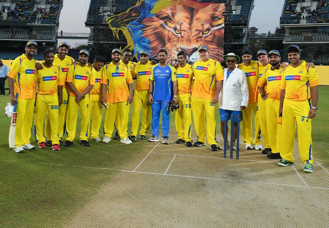 MS Dhoni with his former CSK teammates | CSK X