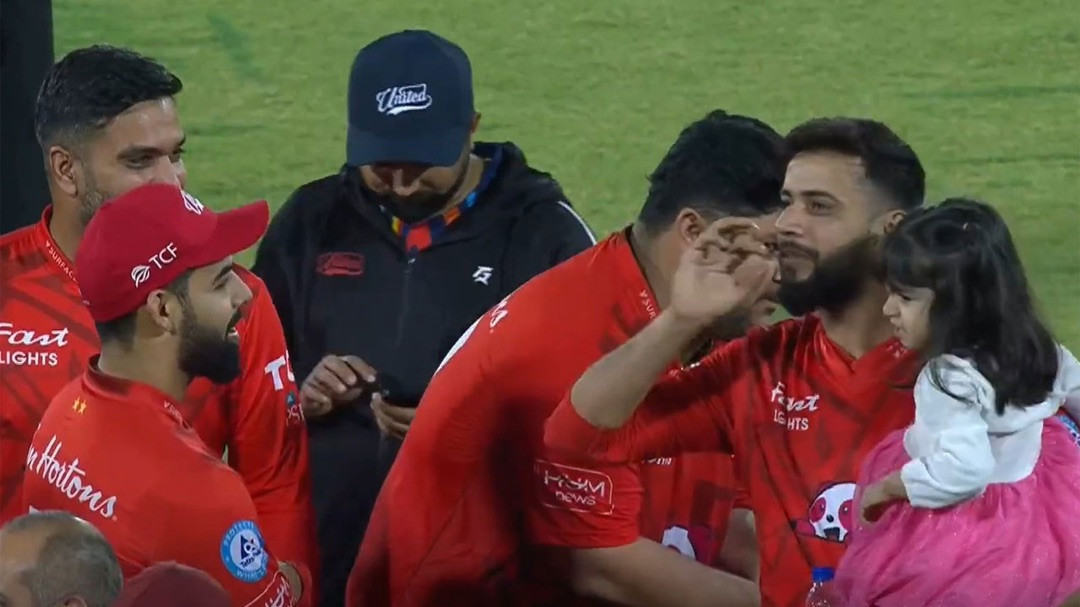 WATCH: Imad Wasim stirs up controversy by pretending to smoke in jest after Islamabad United’s win in PSL 2024 final