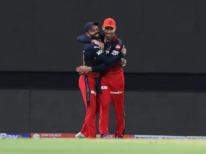 IPL 2022: WATCH- Faf du Plessis and Virat Kohli share a hug in a wholesome  moment during RCB-KKR match