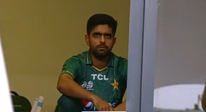 Babar Azam sporting a stunned look after Zaman's dismissal | Twitter