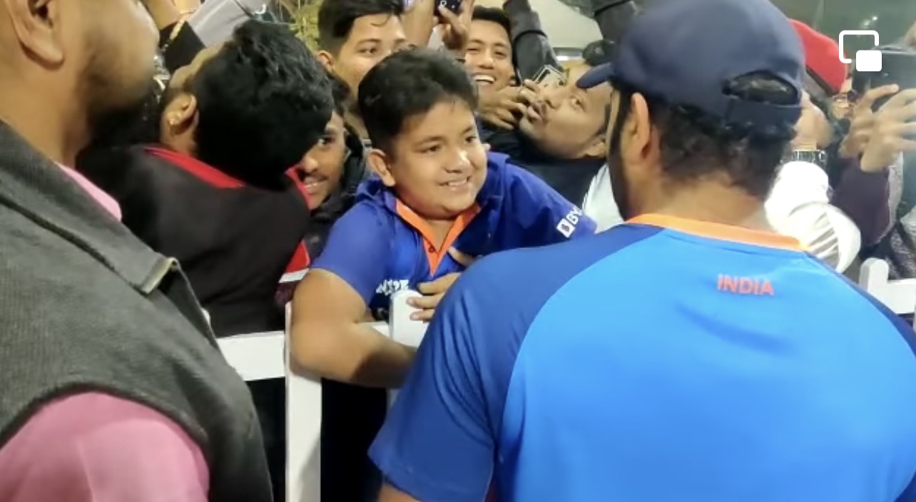 The young kid smiled after Rohit asked him to and took a selfie with India captain | Twitter