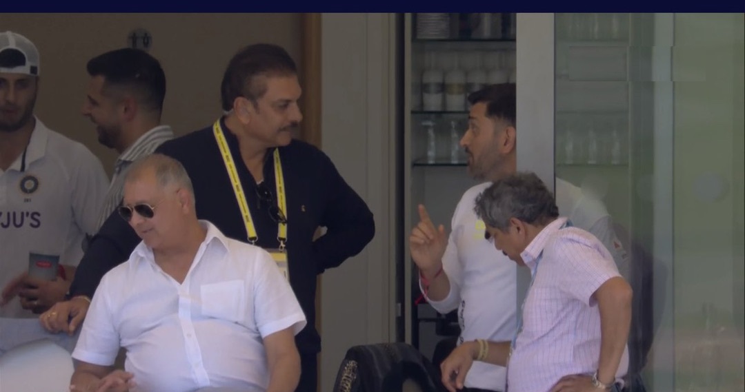 MS Dhoni and Ravi Shastri at Trent Bridge |  Twitter