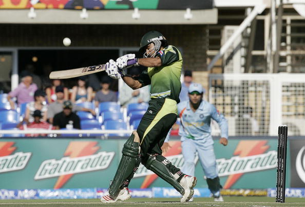 Imran Nazir in action during the 2007 T20 World Cup final against India | Getty