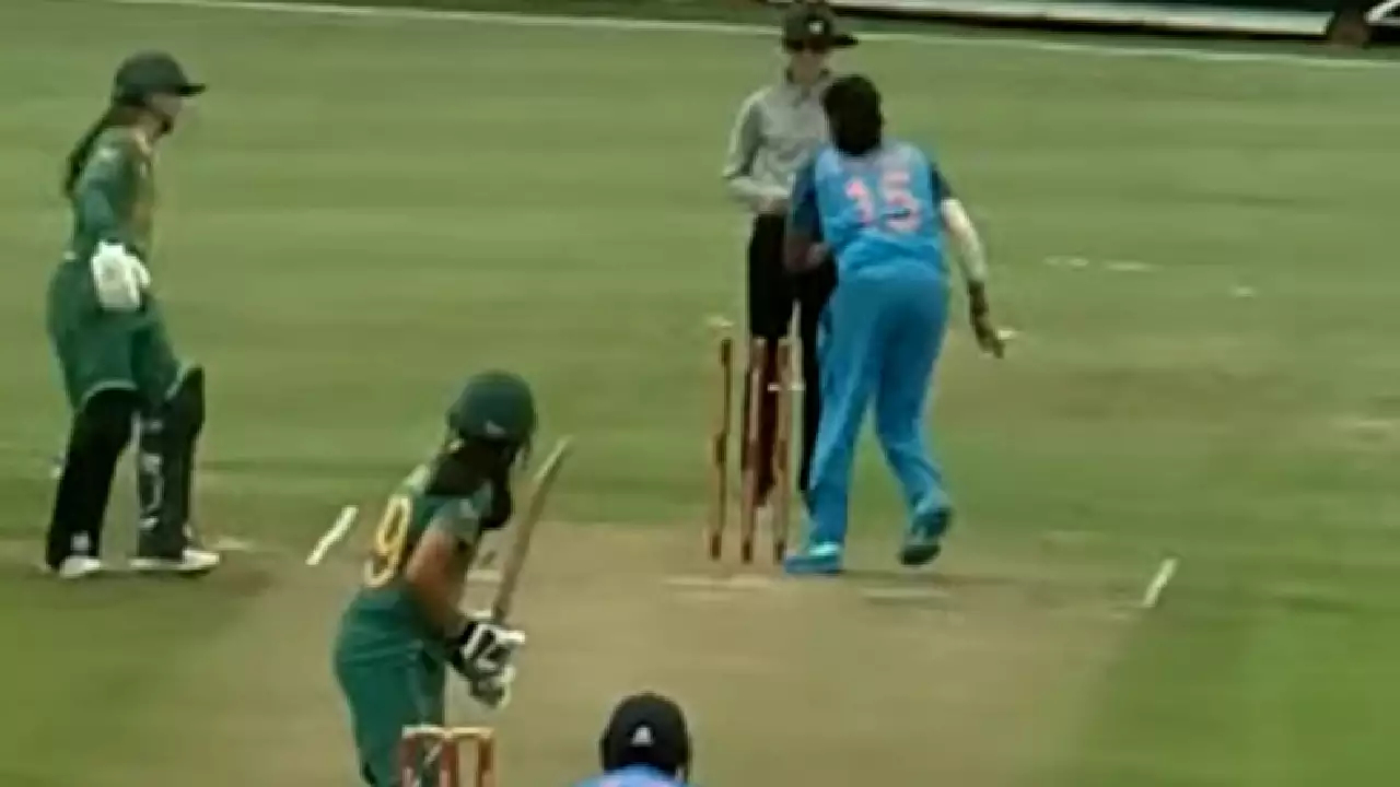 Mannat Kashyap runs out Jenna Evans in U19 T20I match | Twitter