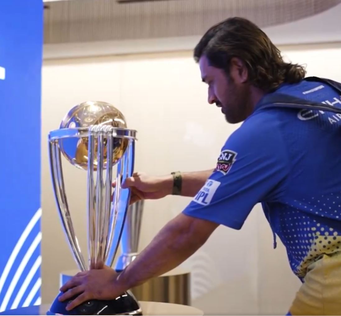 MS Dhoni with the 2011 World Cup trophy in BCCI headquarters | BCCI