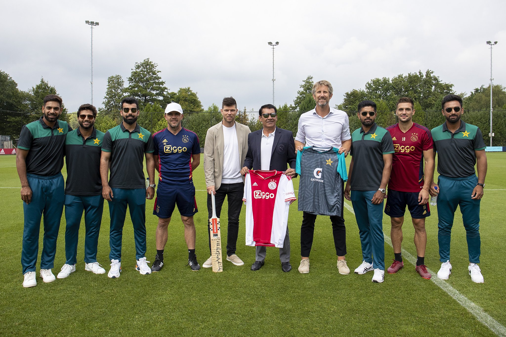 Pakistan team met Ajax FC during their tour to Netherlands | Twitter 