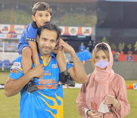 Irfan Pathan with Safa Baig and Imran | Twitter