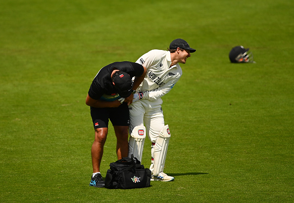 BJ Watling gets treated for his dislocated finger during the WTC 2021 Final | Getty