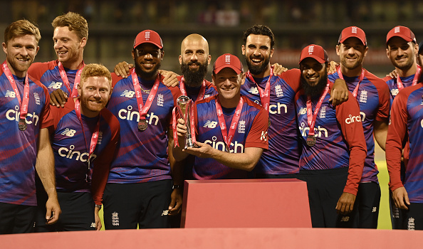 England players poses with the trophy after winning T20I series | Getty Images