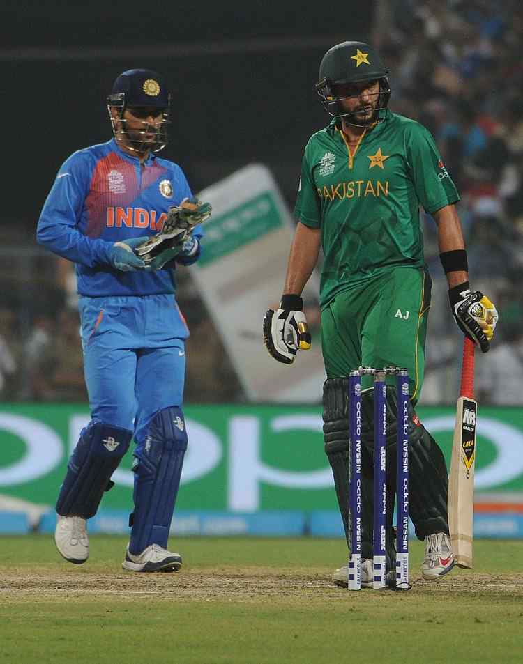 MS Dhoni and Shahid Afridi | Getty